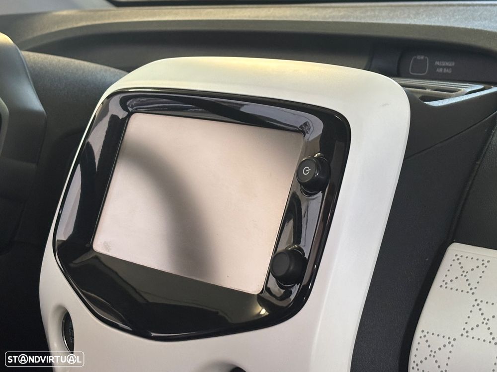 Peugeot 108 1.2 PureTech Top! Roland Garros - 28