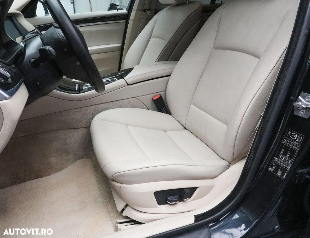 BMW Seria 5 520d xDrive - 13