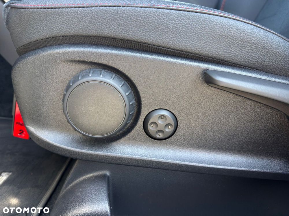 Mercedes-Benz GLA 200 d AMG Line - 17