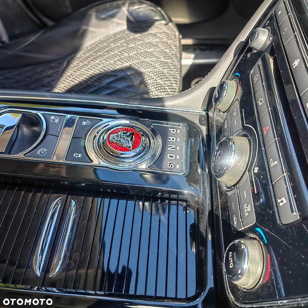 Jaguar XJ 3.0 D V6 Premium Luxury - 21