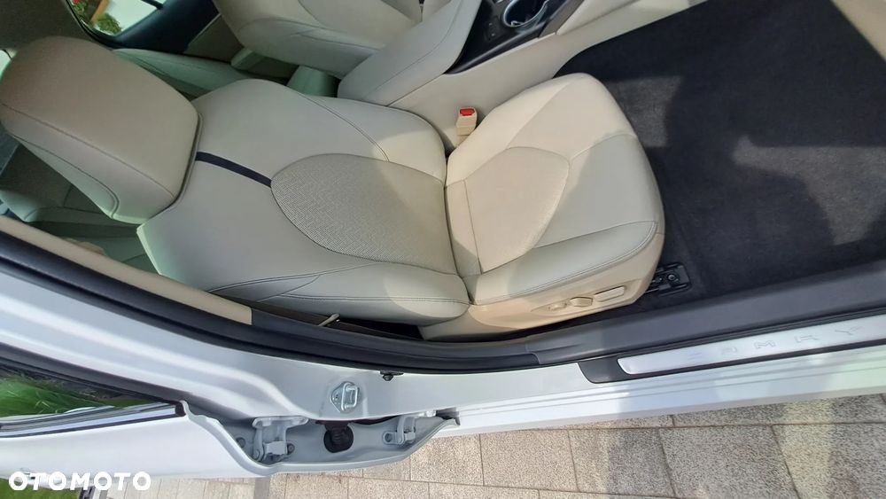 Toyota Camry 2.5 Hybrid Executive CVT - 16