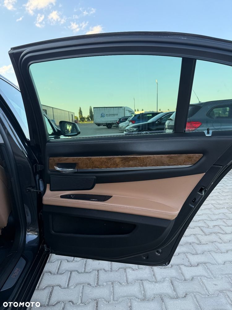 BMW Seria 7 740d xDrive - 19