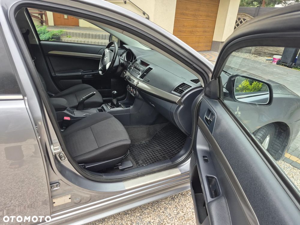 Mitsubishi Lancer 1.6 Inform - 8
