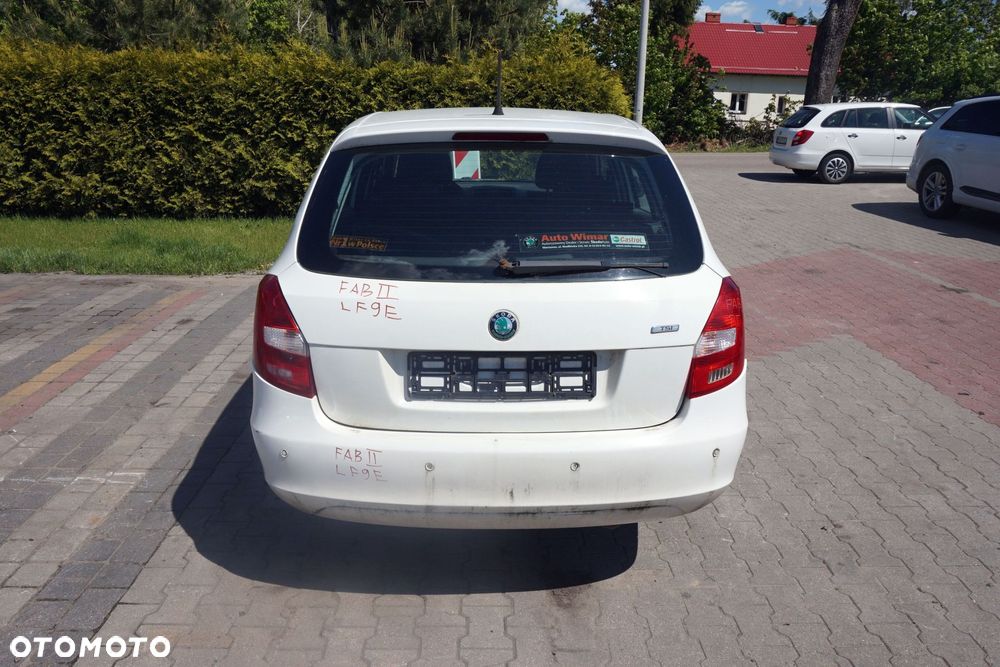 SKODA FABIA II 545 LIFT KOMBI 2011 LF9E 1.2 TSI CBZA 86KM MFX BIAŁY na części - 4