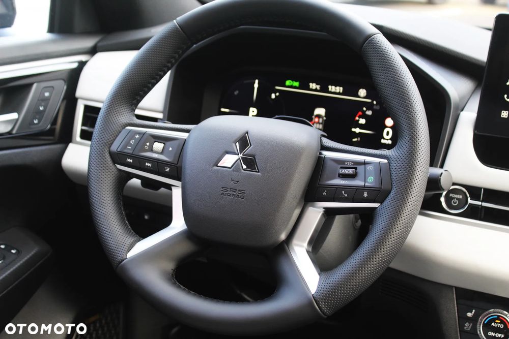 Mitsubishi Outlander - 18