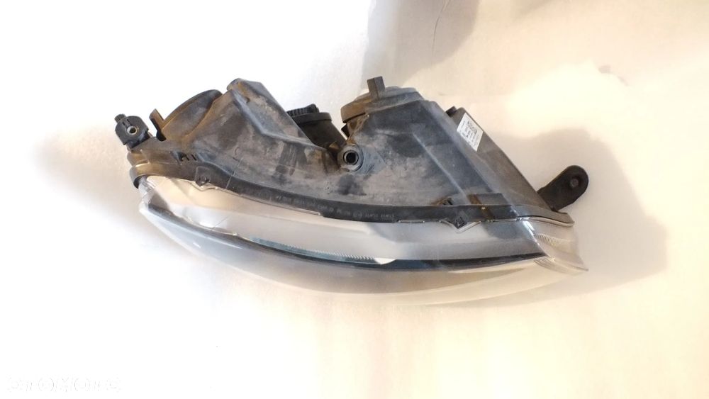 Lampa przednia prawa Skoda Rapid - 2