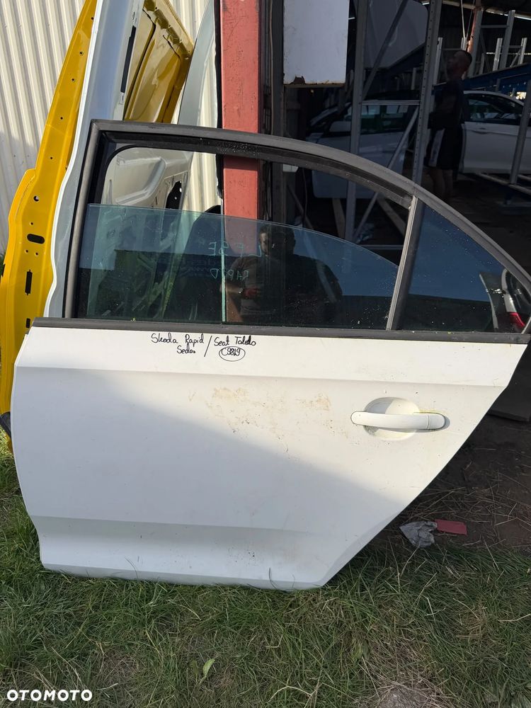 SKODA RAPID SEDAN/ SEAT TOLEDO DRZWI LEWE TYLNE EUROPA LF9E POZNAŃ GIEŁDA