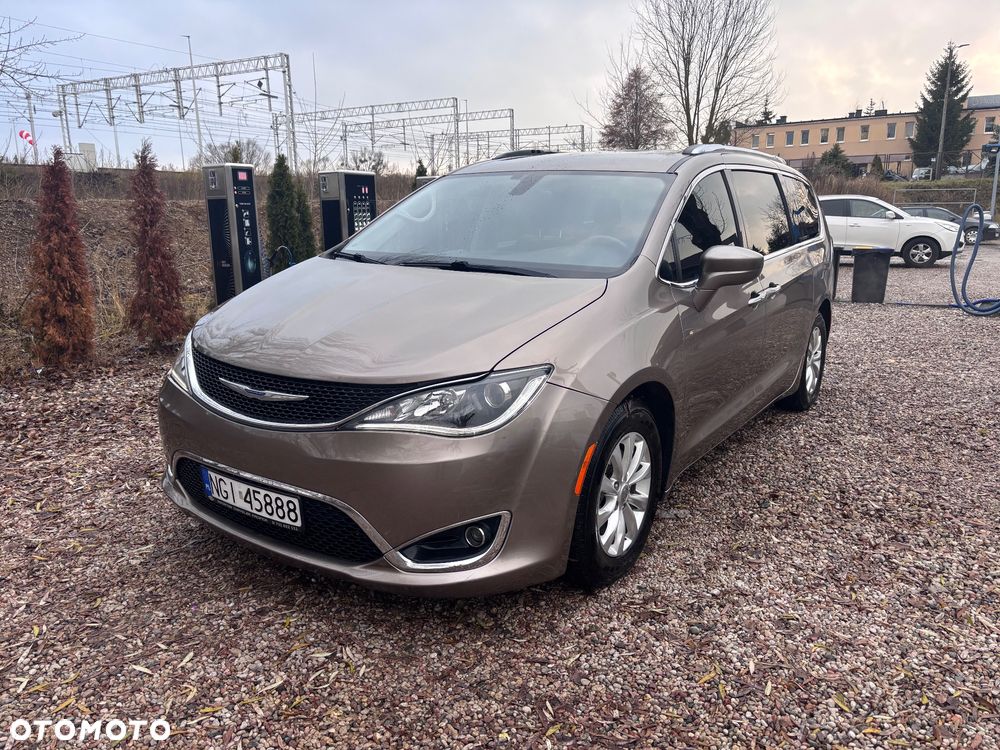 Chrysler Pacifica - 11