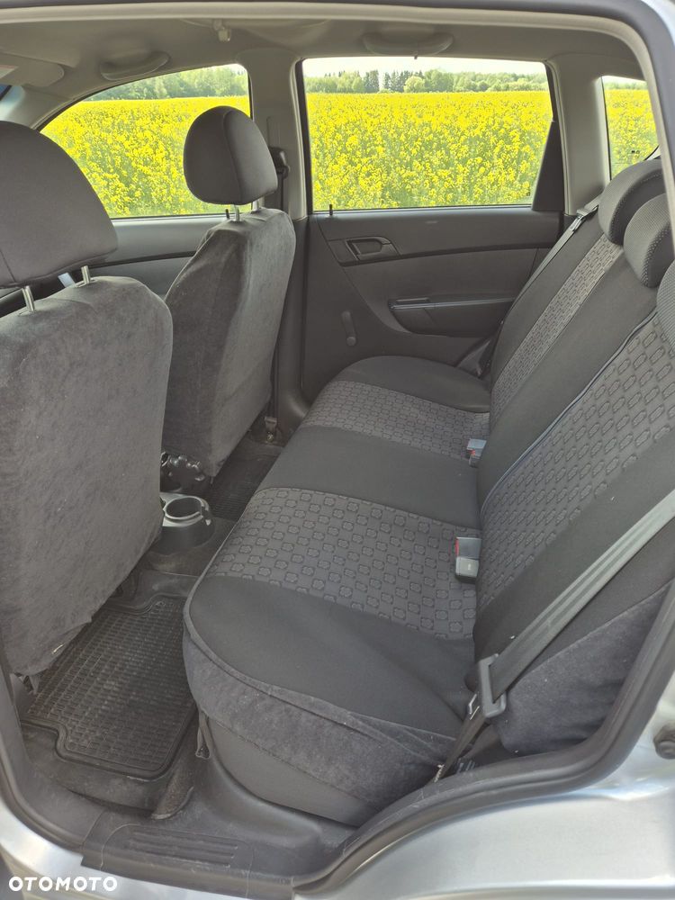 Chevrolet Aveo 1.2 16V Base - 6