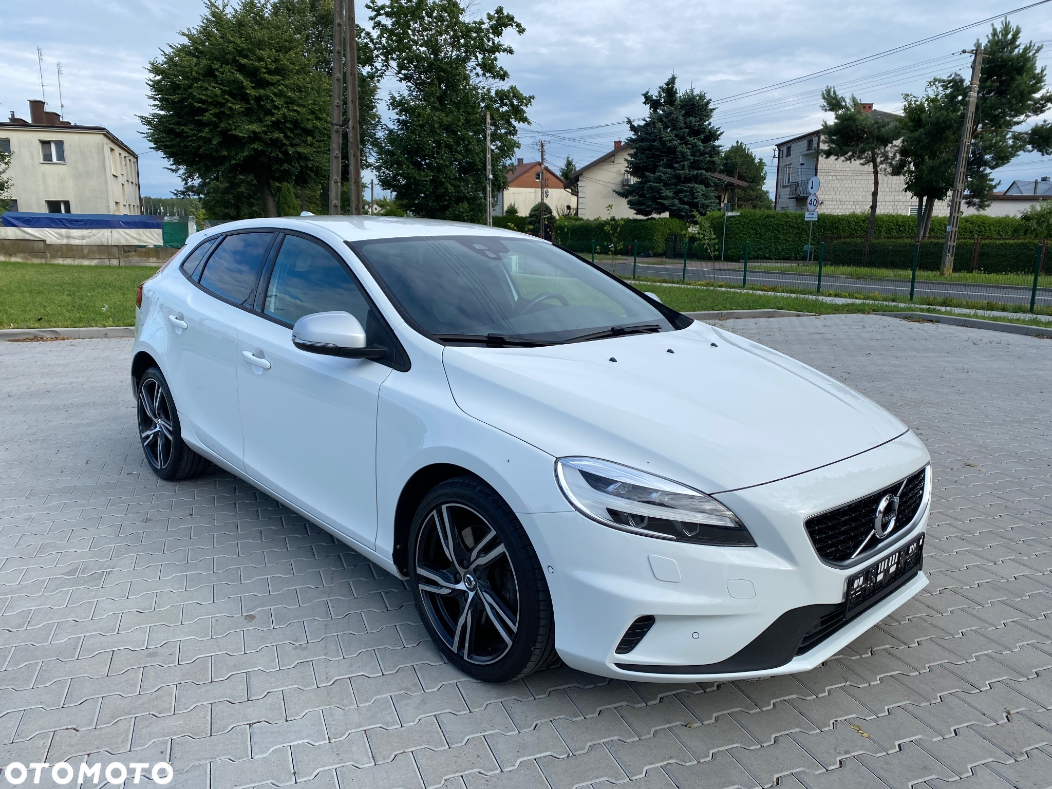 Volvo V40 D2 Drive-E SCR R-Design Momentum - 3