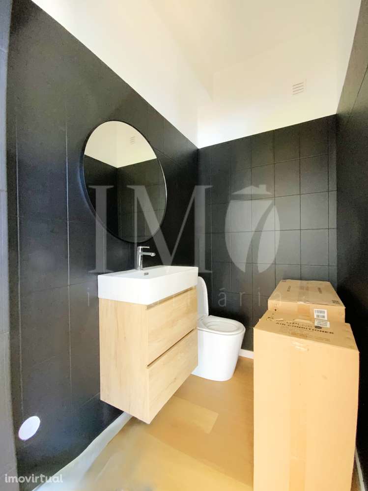 Loja remodelada com 100m2 e Logradouro - Gondizalves, Braga - Grande imagem: 4/5