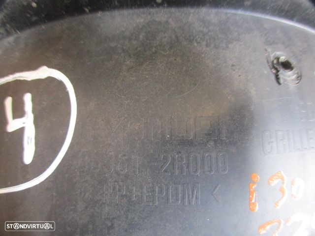 Grelha Friso 865612R000 HYUNDAI I30 2010 1.6CRDI  16V 115CV 5P CINZA FRT GRE MATRICULA - 3