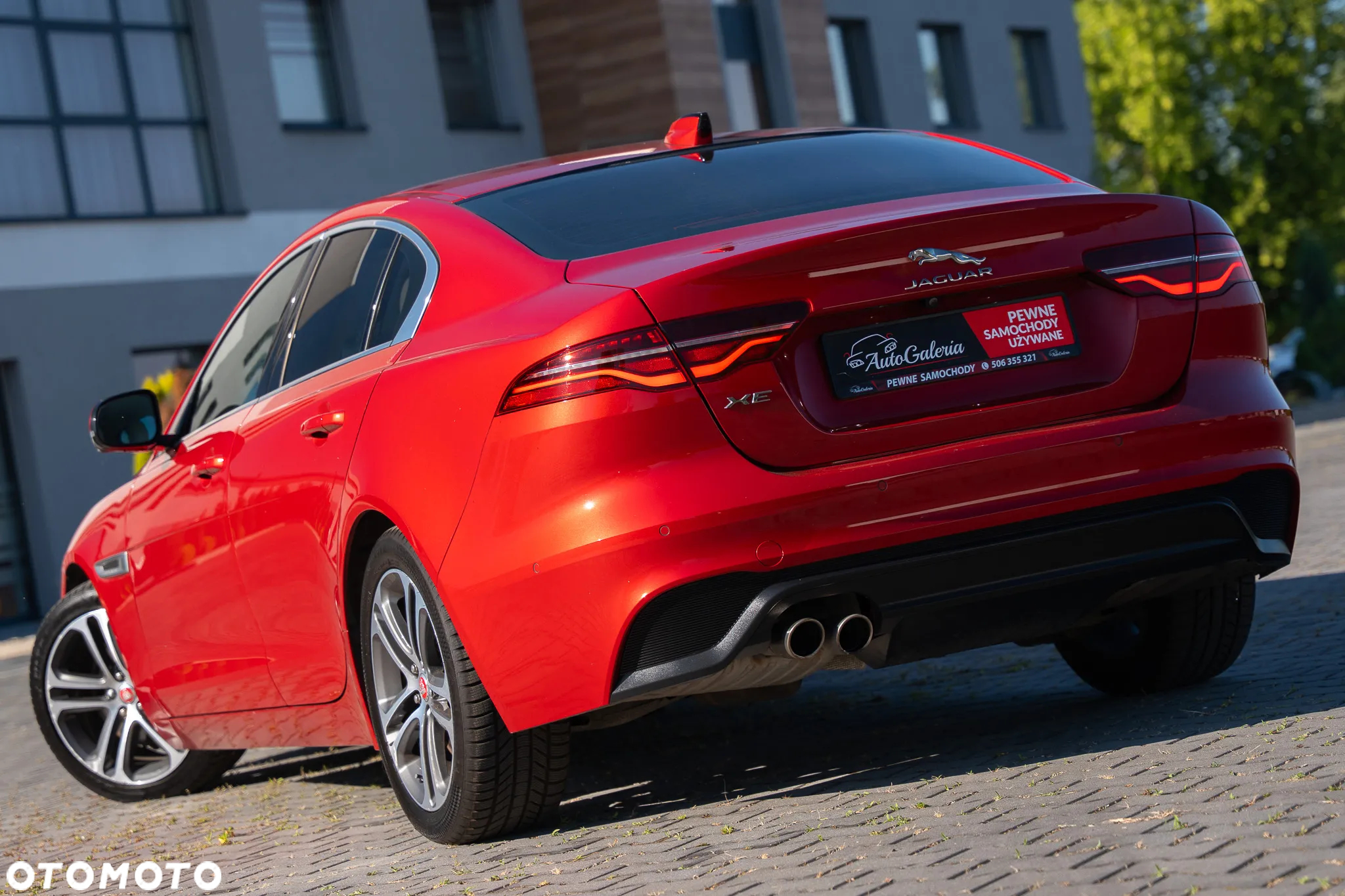 Jaguar XE 2.0 D180 R-Dynamic HSE - 14