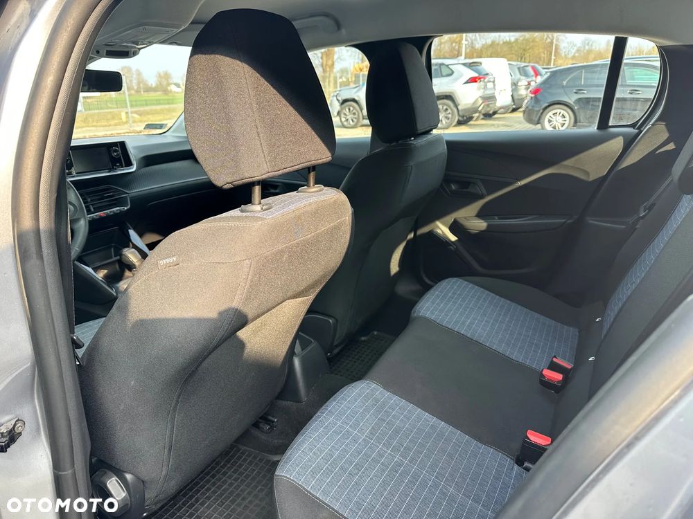 Peugeot 208 - 8