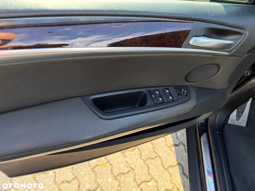 BMW X5 xDrive50i - 16