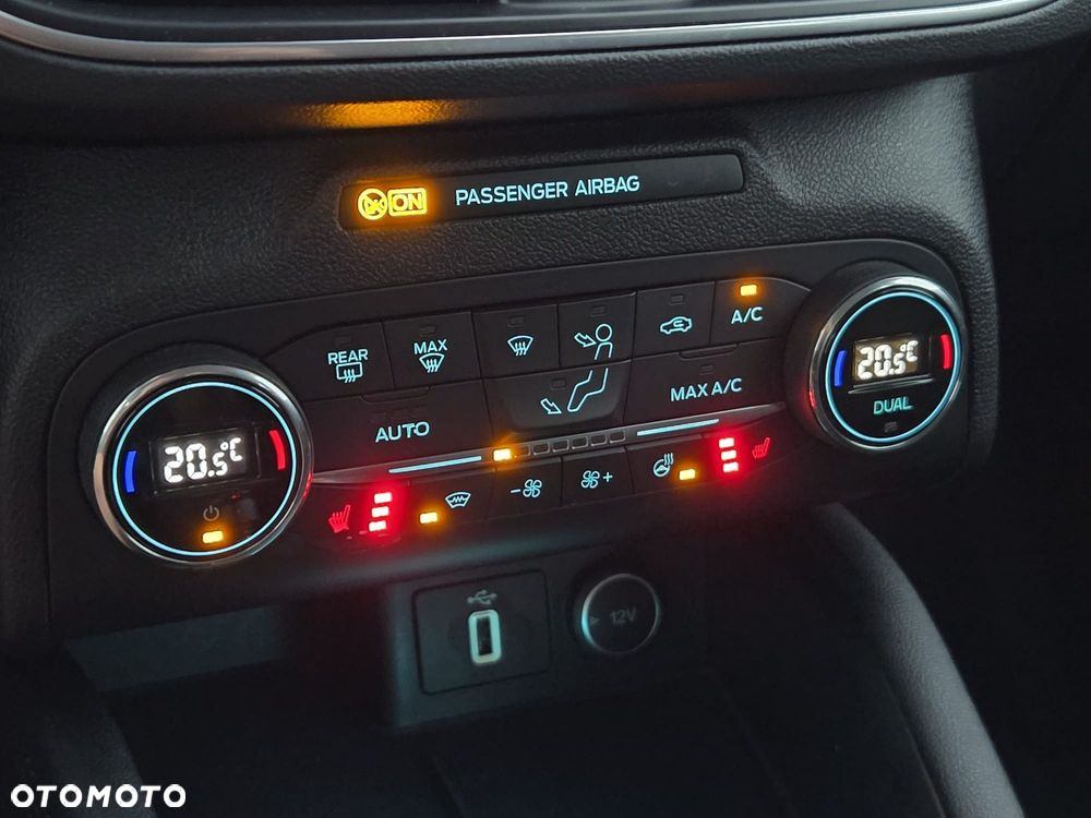 Ford Focus 1.0 EcoBoost Titanium - 11