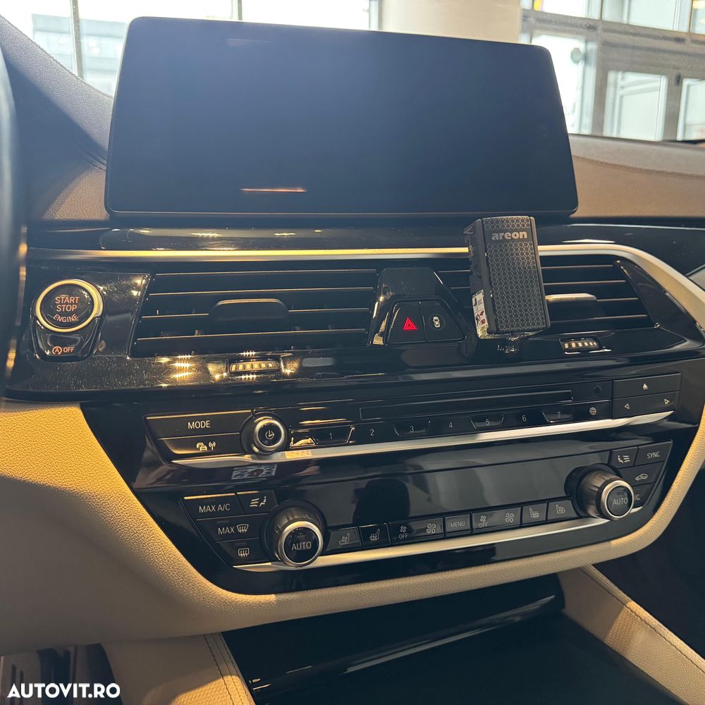 BMW Seria 5 530d xDrive AT - 12