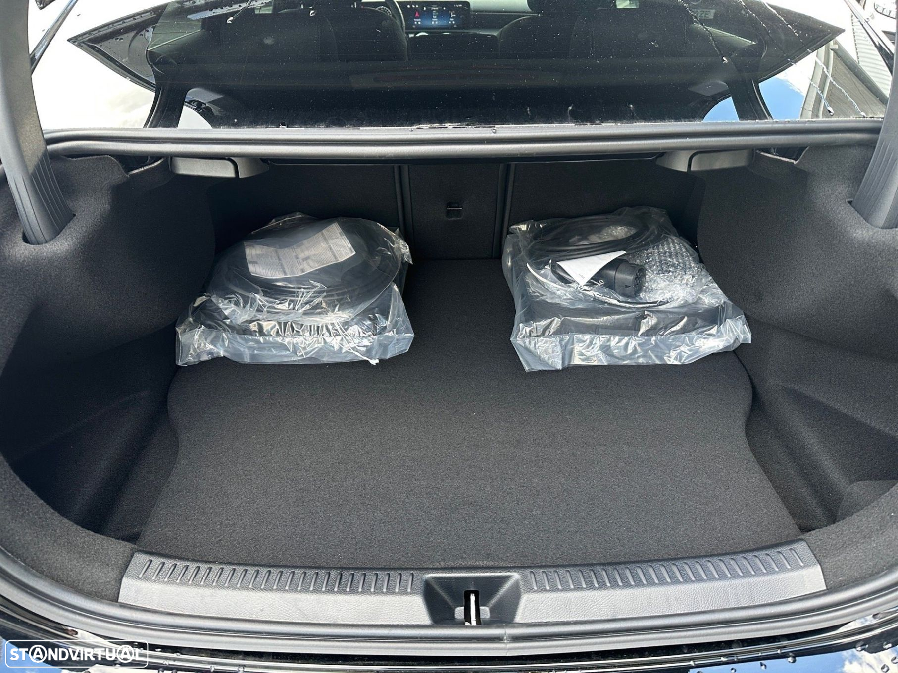 Mercedes-Benz A 250 Limousine e - 12