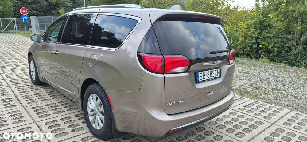 Chrysler Pacifica - 18
