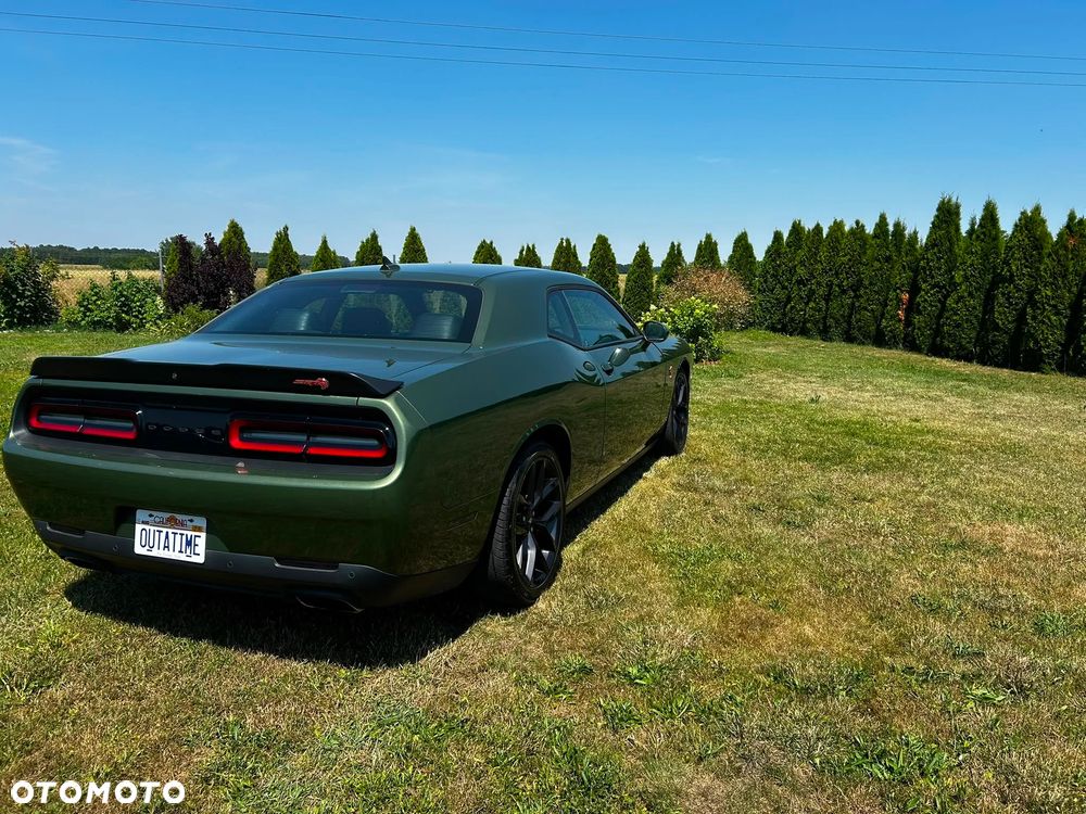 Dodge Challenger - 2
