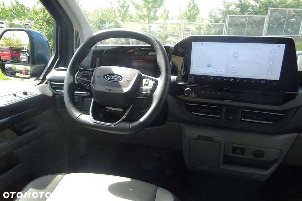 Ford Tourneo Custom - 11