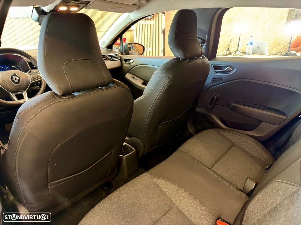 Renault Clio 1.6 E-Tech Edition One - 39