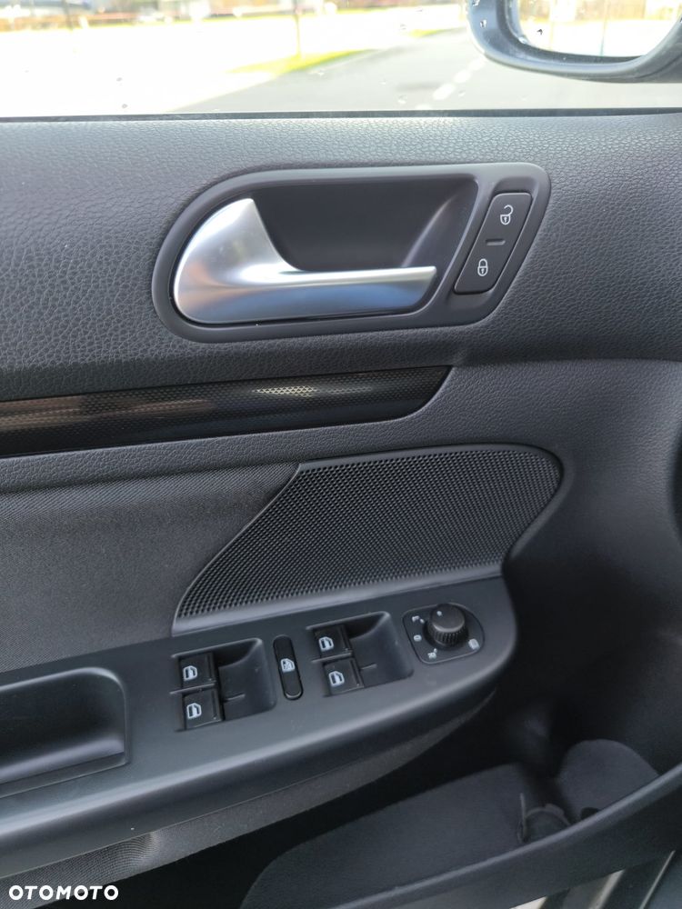 Volkswagen Golf - 34