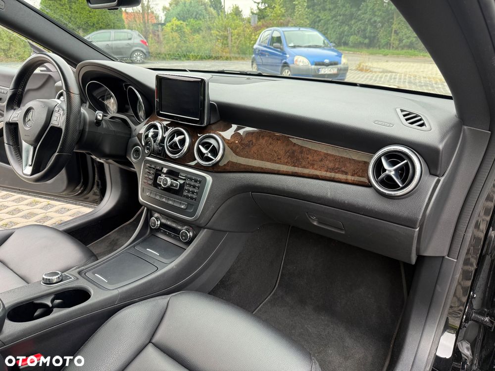 Mercedes-Benz CLA 250 7G-DCT AMG Line - 17