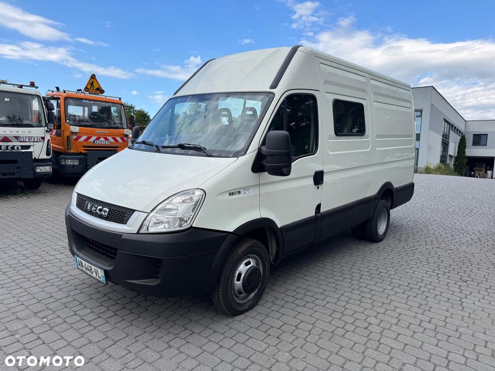 Iveco Daily 2010r. Brygadówka Bliźniak 7 Osobowy Klima 3.5t Na Haku
