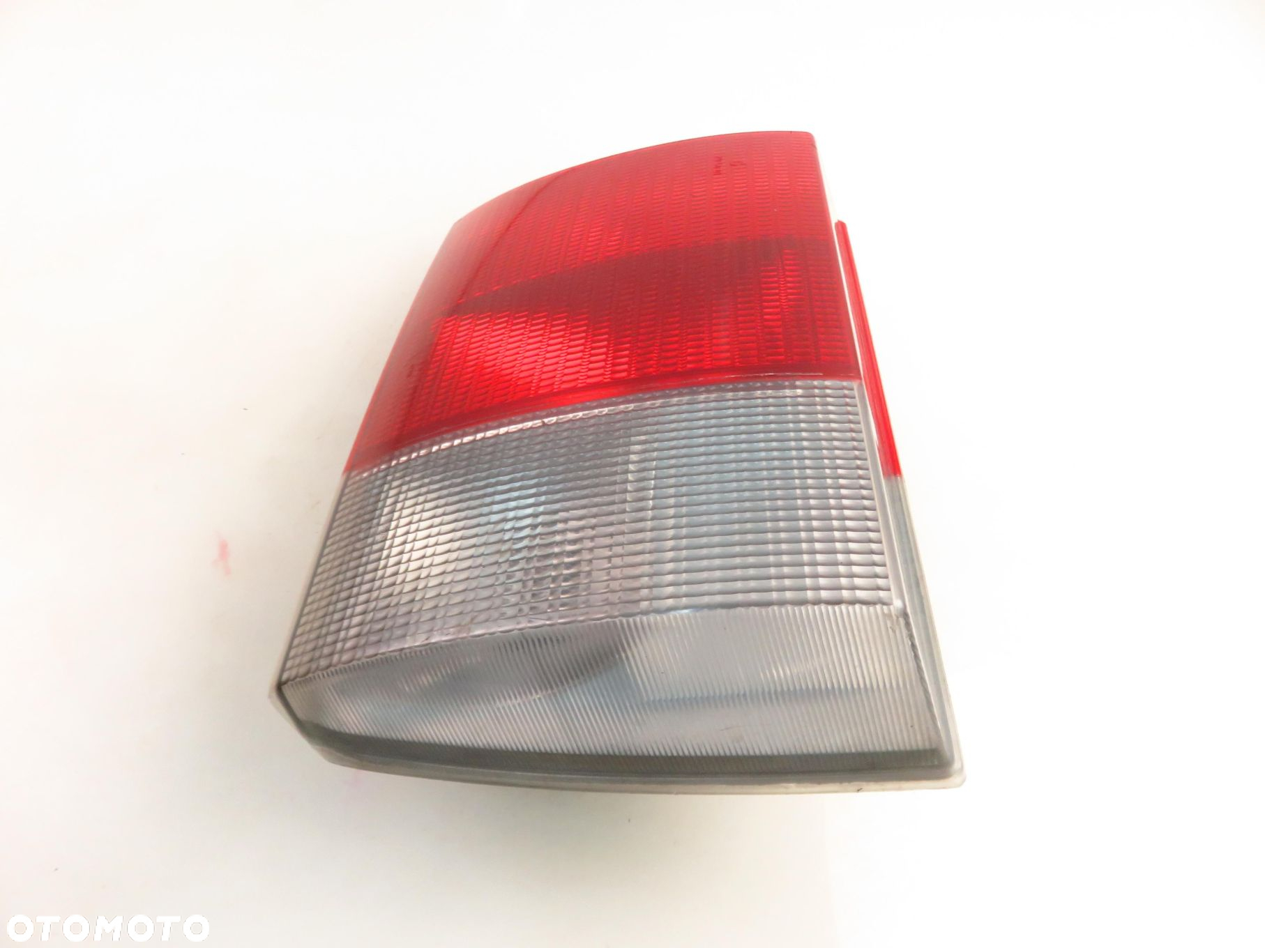 LAMPA LEWA TYLNA KLAPA AUDI 80 B4 8A0945093J - 8