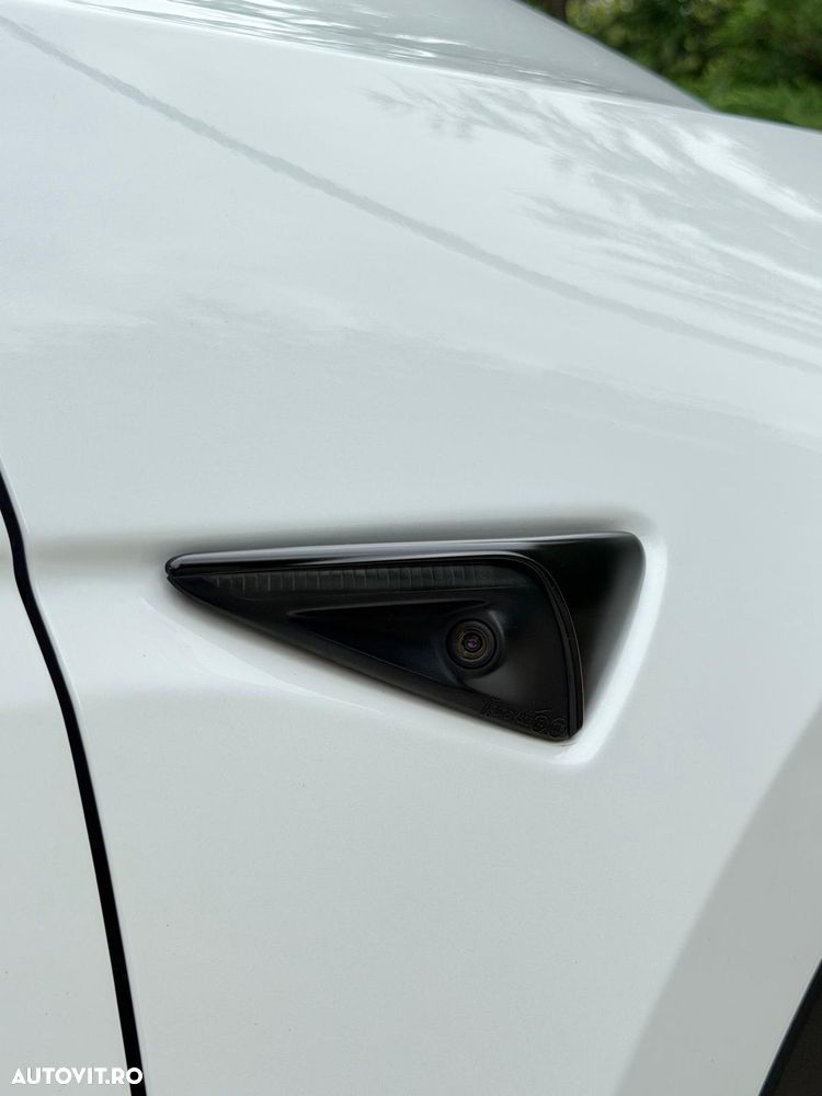 Tesla Model Y Long Range Dual Motor AWD - 19