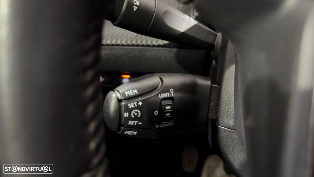 Peugeot 2008 1.2 PureTech Active - 21