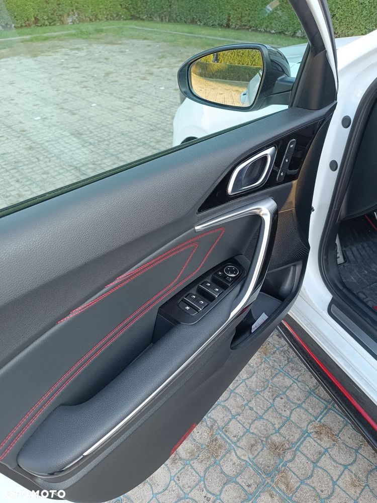 Kia ProCeed 1.6 T-GDI GT DCT - 13