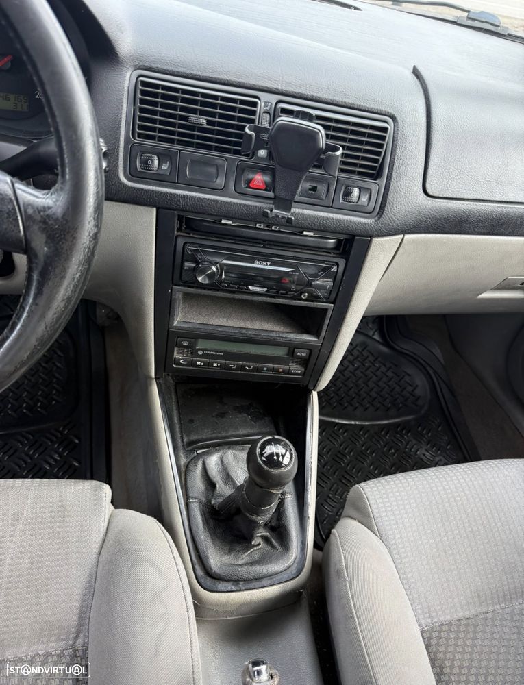 VW Golf 1.9 TDi Highline - 10