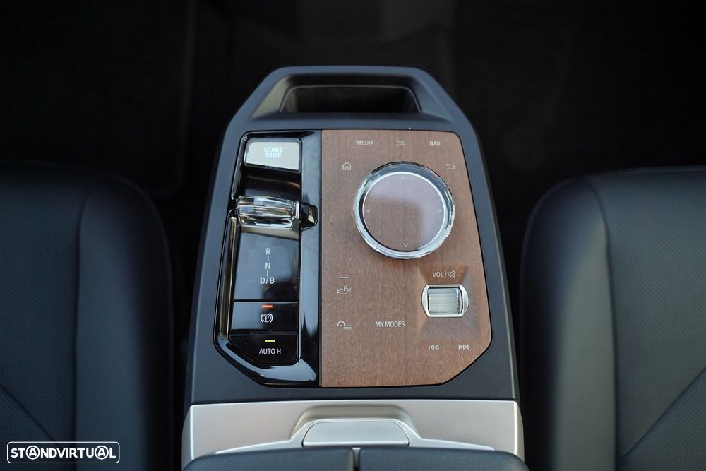 BMW iX xDrive 40 Pack Desportivo - 31