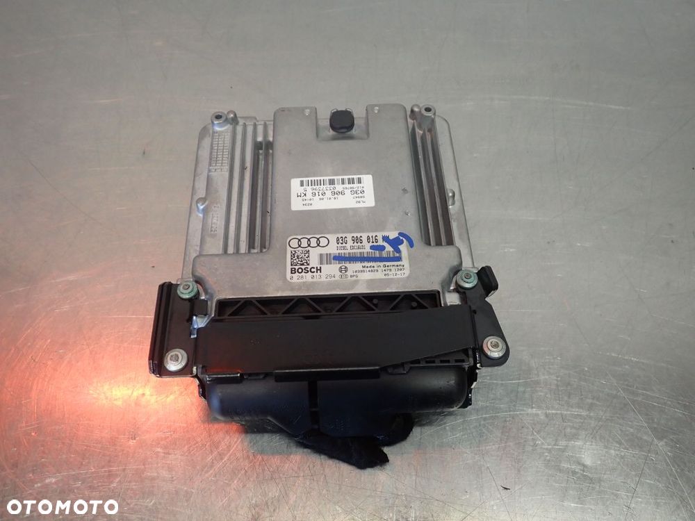 KOMPUTER SILNIKA AUDI A4 B7 - 1