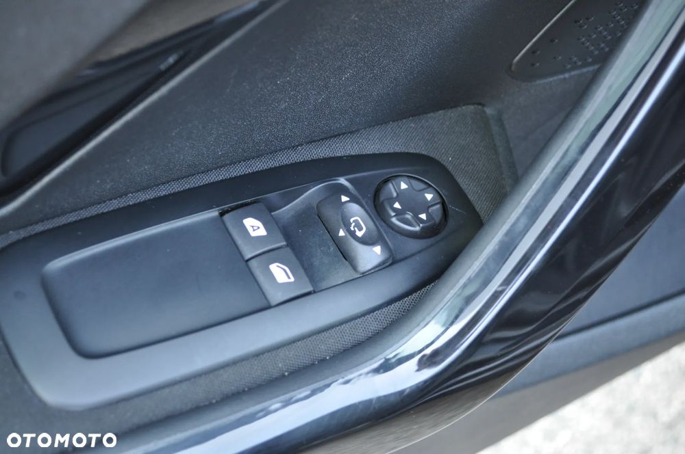 Peugeot 208 - 20