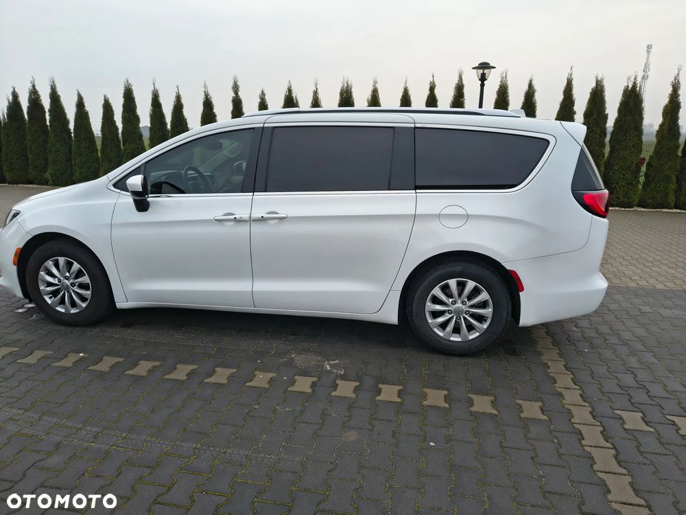 Chrysler Pacifica - 9