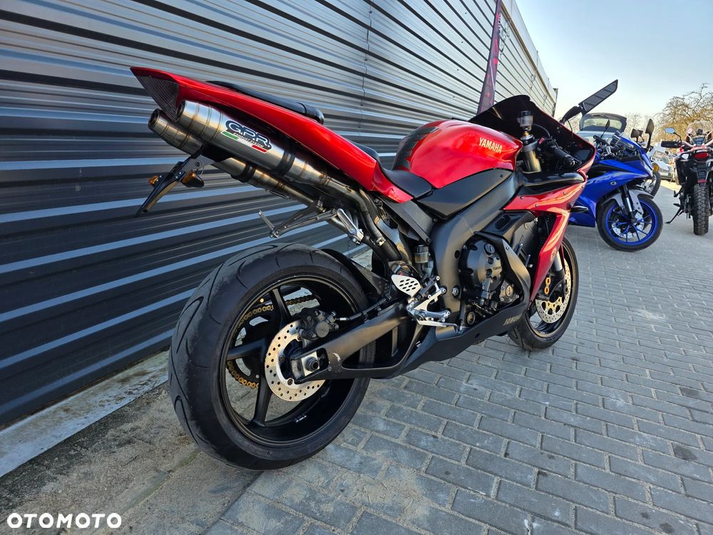 Yamaha R1 - 6