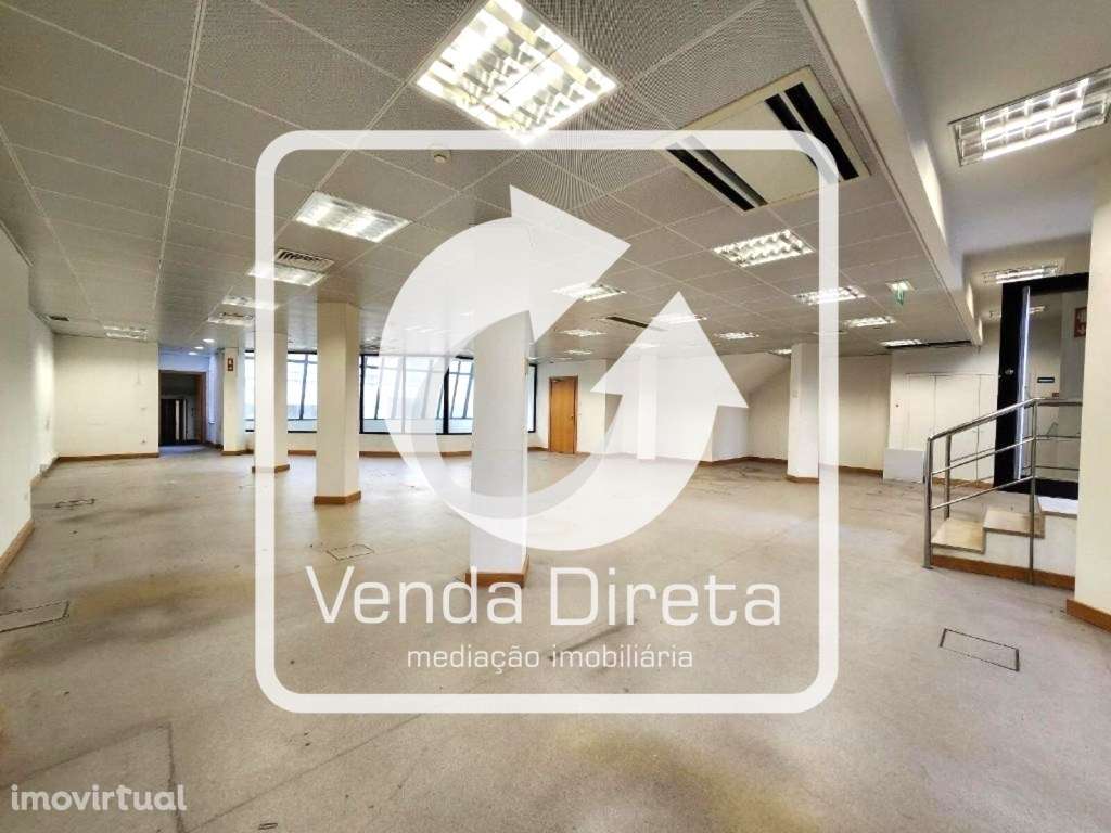 Prédio em propriedade total, destinado a comércio e serviços. IMOVE... - Grande imagem: 4/24