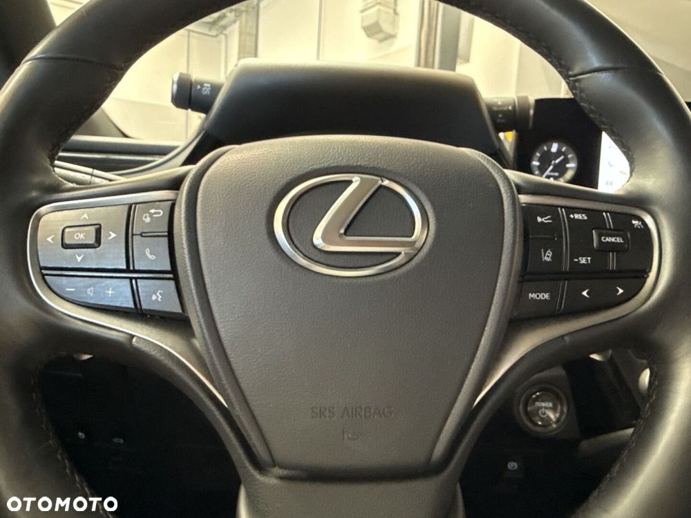 Lexus ES 300h Business Edition - 17