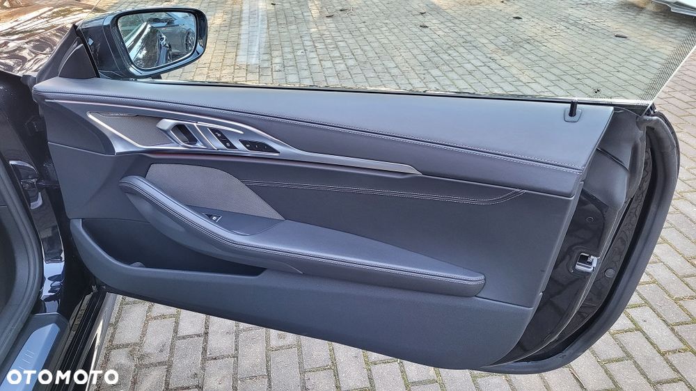 BMW Seria 8 - 28