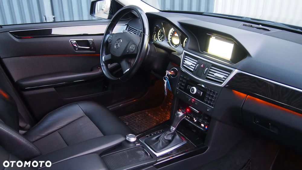 Mercedes-Benz Klasa E 200 CGI BlueEFFICIENCY Automatik Avantgarde - 16