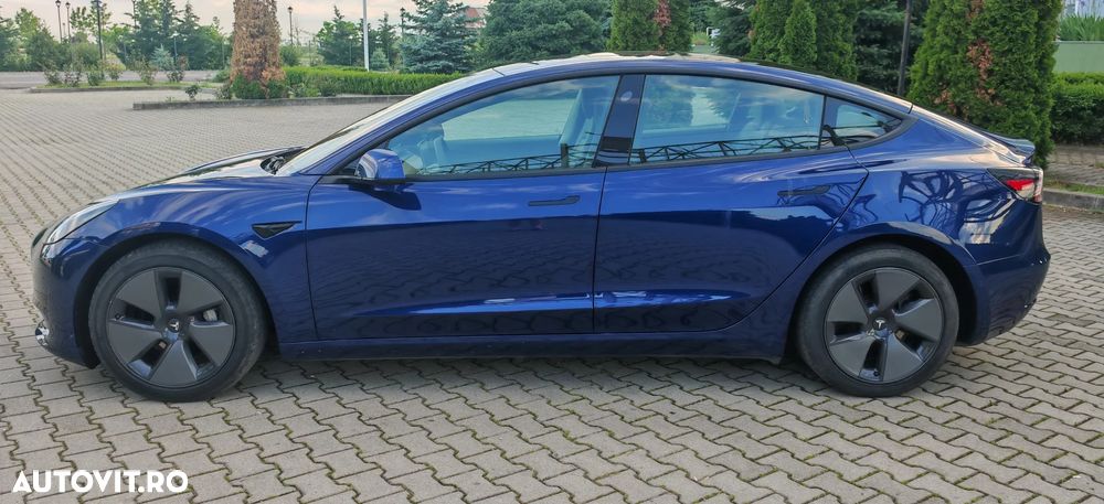 Tesla Model 3 - 4