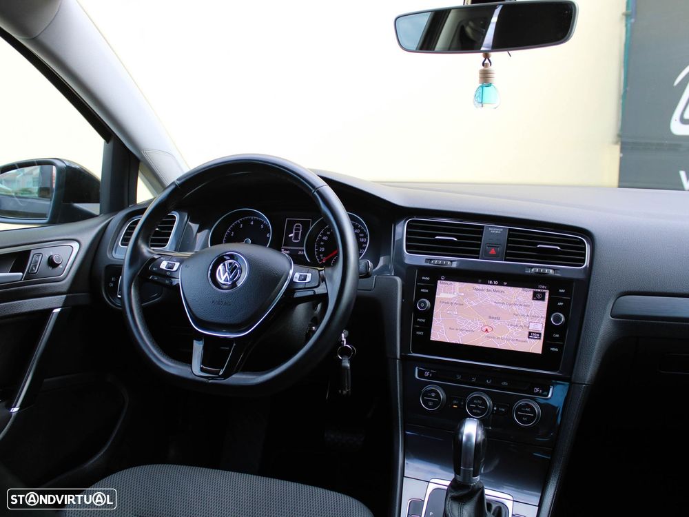 VW Golf 1.0 TSI Confortline DSG - 23