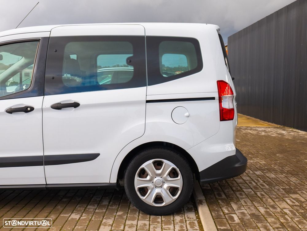 Ford Tourneo Courier 1.5 TDCi Ambiente - 4