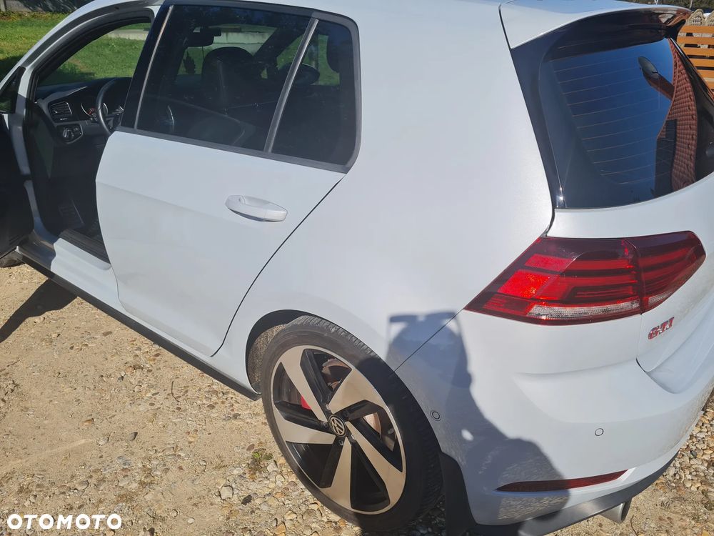 Volkswagen Golf GTI (BlueMotion Technology) DSG Performance - 35