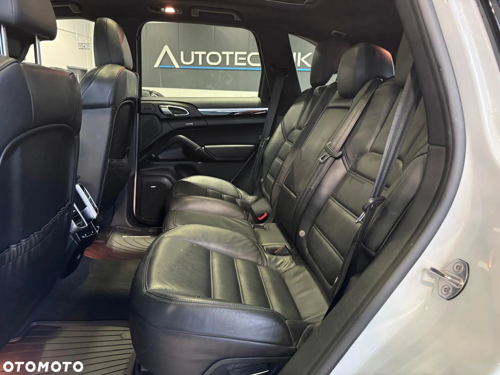 Porsche Cayenne S Diesel Platinum Edition - 12