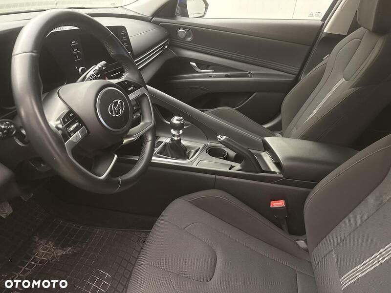 Hyundai Elantra - 11