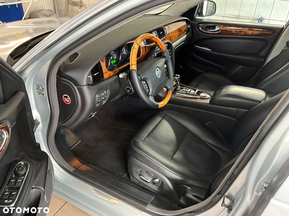 Jaguar XJ XJ8 4.2 LWB Executive - 4